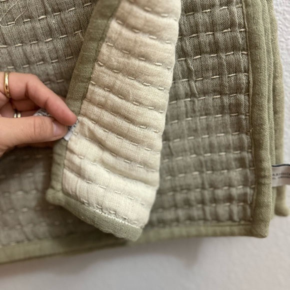 The Farmhouse by Rachel Ashwell Beige Quilted Placemat set of 4 NWT - Picture 3 of 4